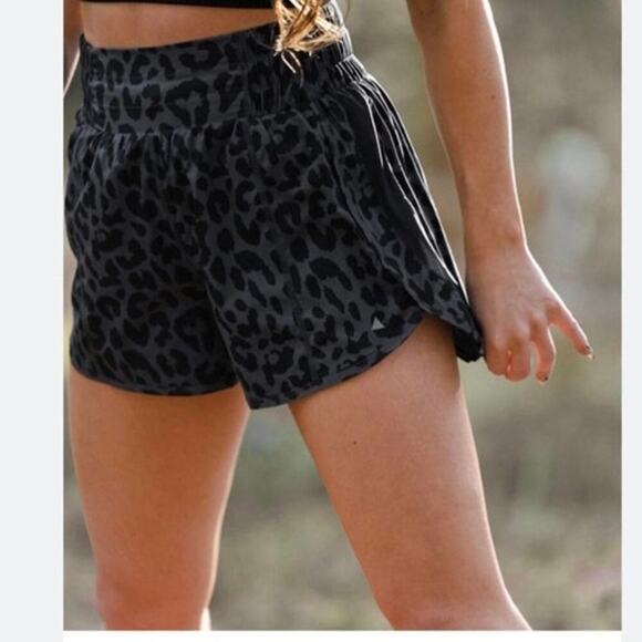 Balance Athletica Breeze shorts - Picture 4 of 6